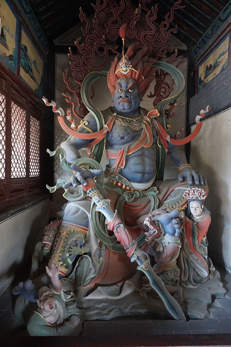 2019年9月30日,山西大同,辽代建筑华严寺.寺庙建筑粗狂.辽代雕塑庄严,