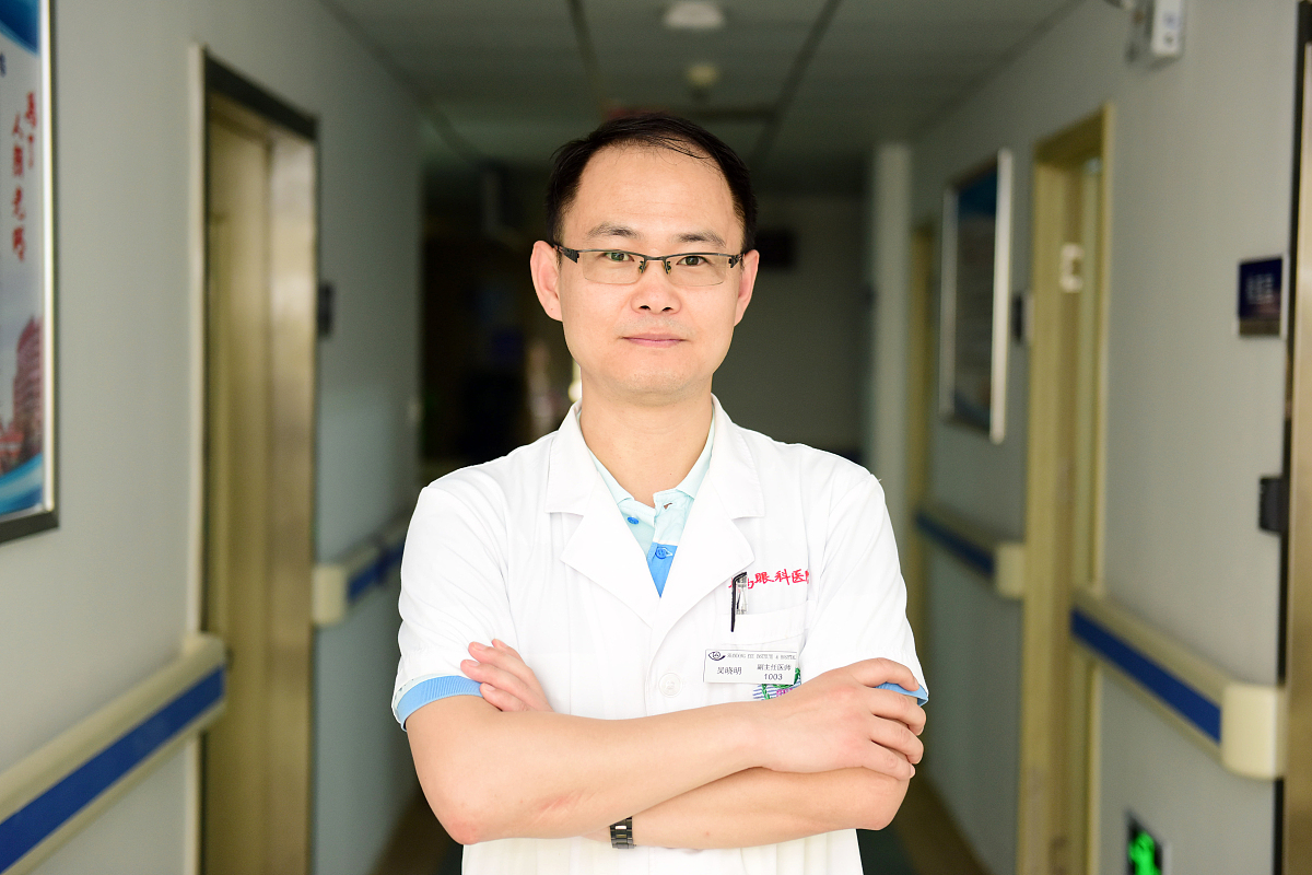 张家口爱尔眼科医院李奇志院长收到患者送来的锦旗