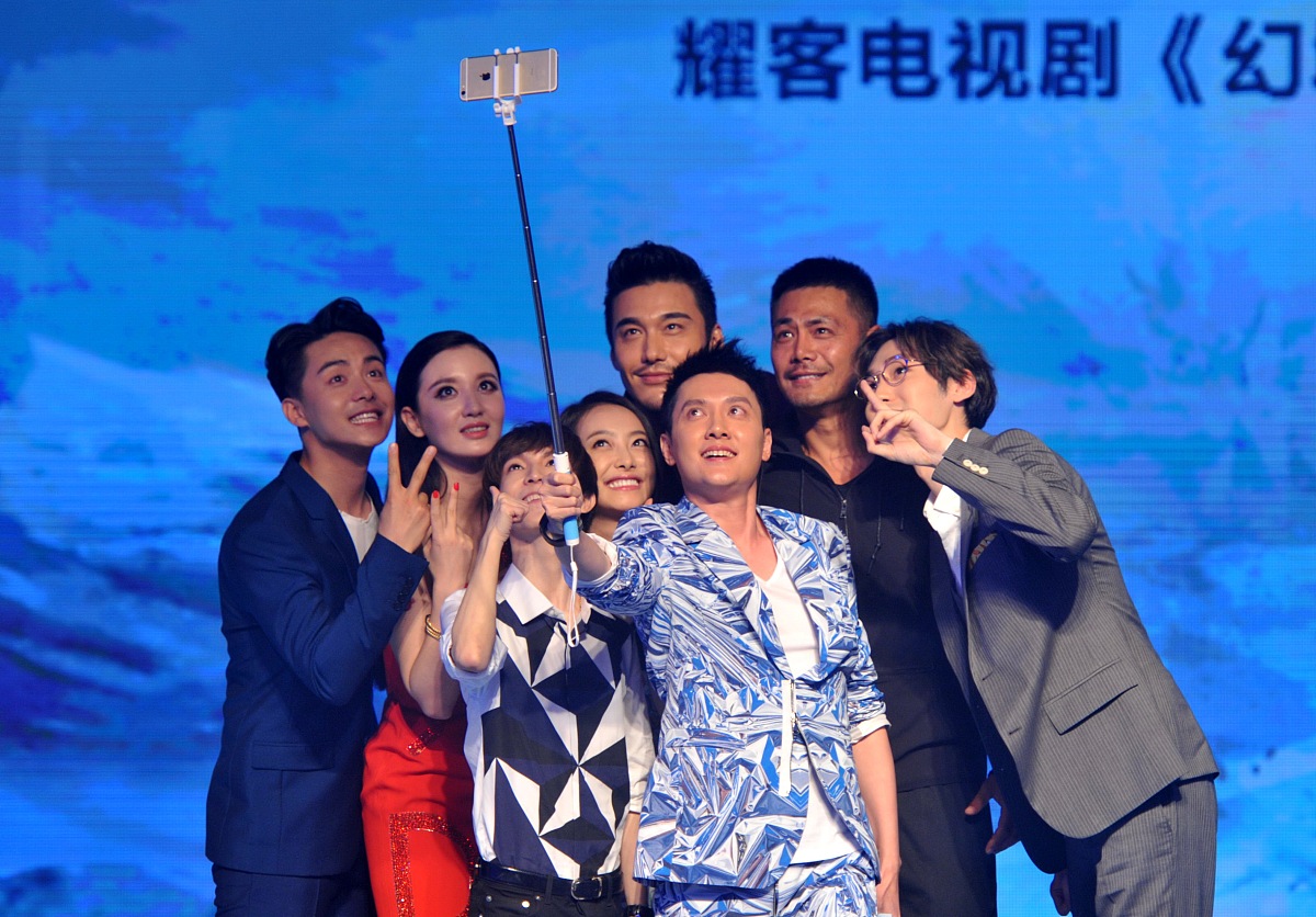 2015年08月12日,北京,改编自同名小说的电视剧《幻城》举办开机发布会