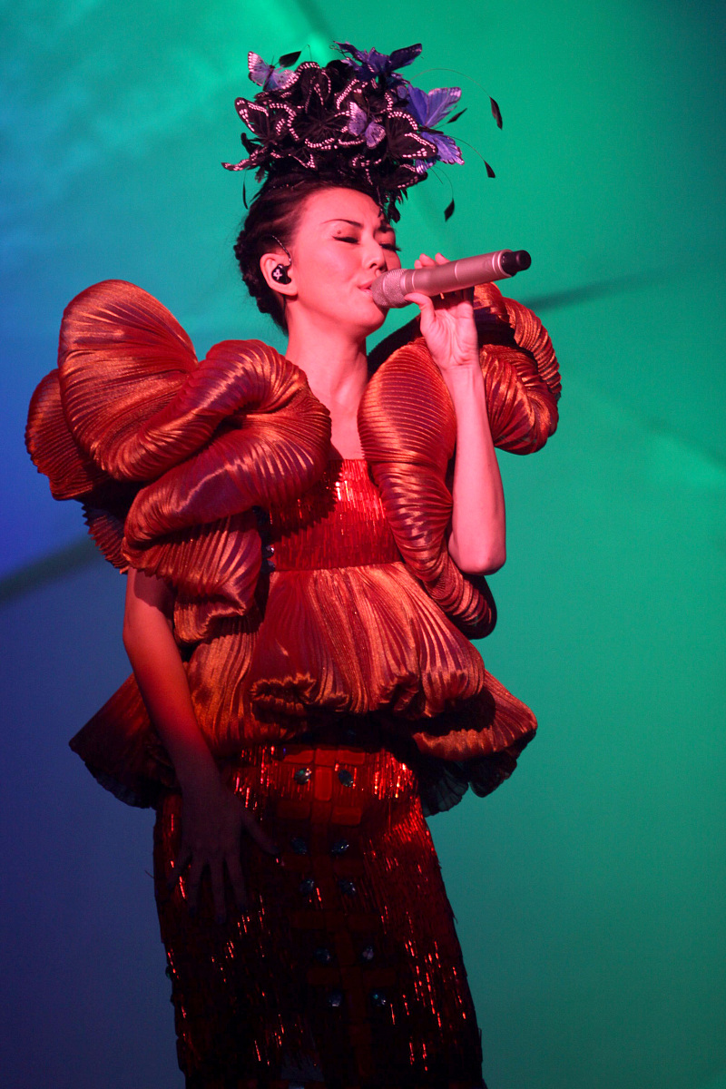 2010年2月5日,香港,孙燕姿在香港红馆举行了"答案是.孙燕姿2010世界巡