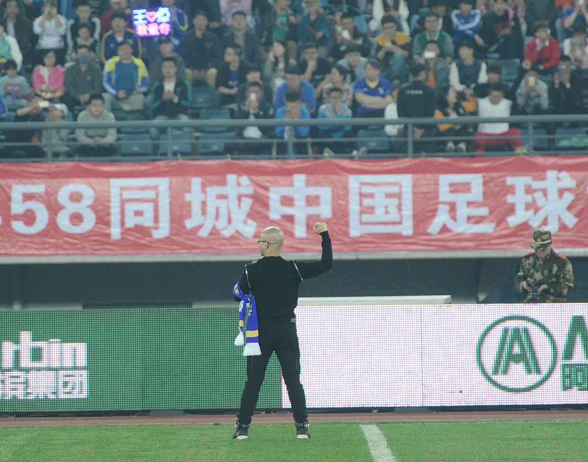 写一首表达梦想情绪的中文蓝调歌曲歌曲表达的主题为自由歌词结构为verse1、verse2、Pre-Chorus1、chorus1、chorus2、verse3、verse4、chorus3、Bridge1、chorus4并确保chorus1、chorus2、chorus3、chorus4、verse5、Pre-Chorus2、chorus5、Bridge2、歌词不重复每段歌词结尾使用中文yue类似