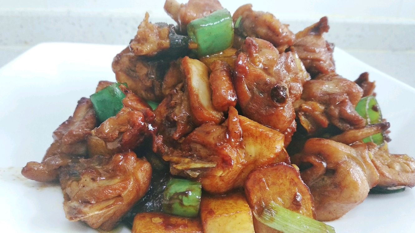 跟厨师长学的一道非常下饭的香煎鸡块,滑嫩鲜香,简单好吃特解馋