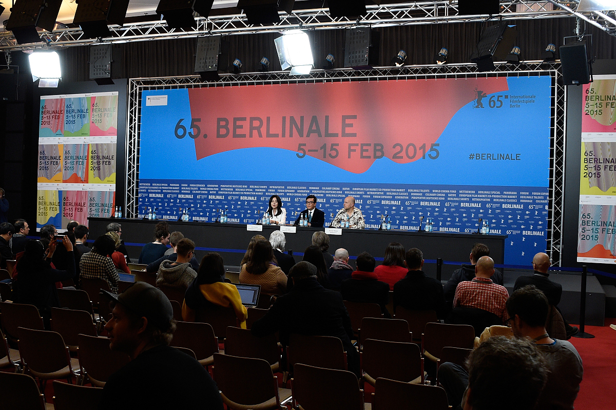 你是一个国际站卖家你要发布保龄球手套你要卖给哪些国家比较好