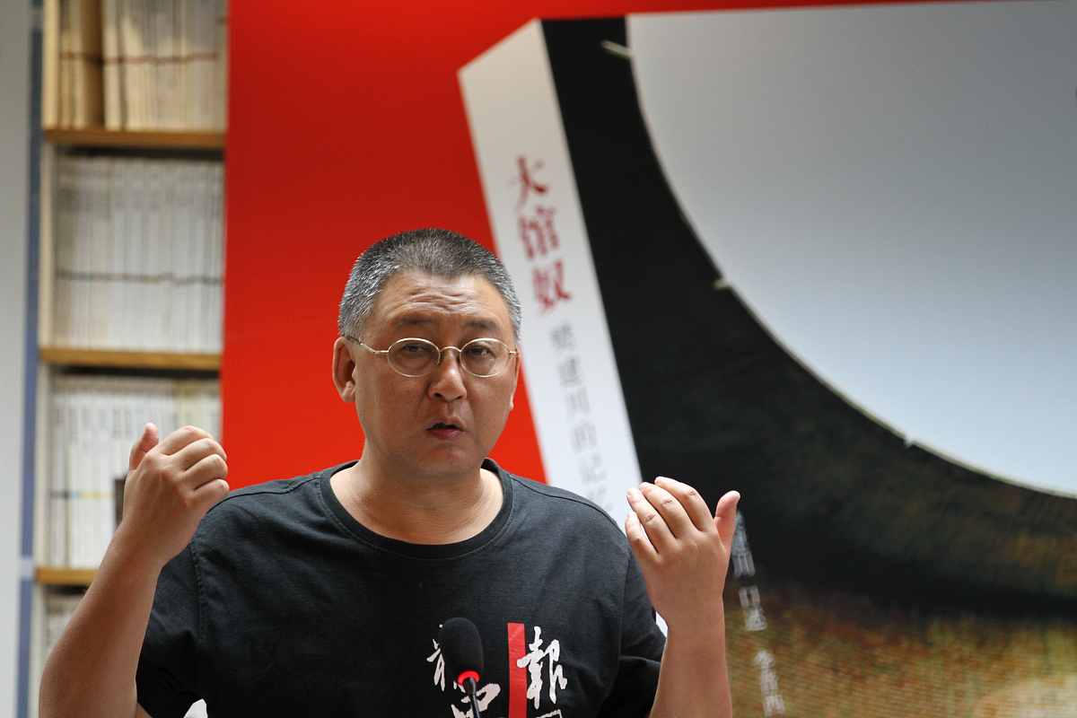 写作时人物的情感可以直接表达