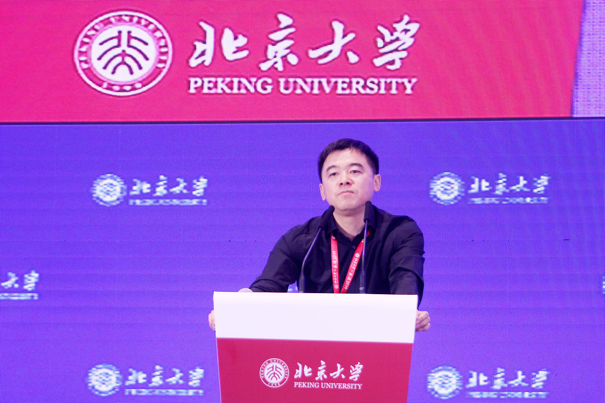 请基于我给出的个人背景我在北京大学光华管理学院接触了很多各行各业不同专业的优秀学子也遇到了志同道合的创业伙伴并收获了许多学业和行业上的经验。在北大光华中我认识了一位优秀的学长并在他的帮助下我将我的项目提交给了奇绩创投。但目前我仍然需要更多的时间完成我的创业项目并提交给奇绩创投。所以这也是我为什么要申请延期若能在北大光华开启第二段学期学习这将对我的创业项目有着巨大的帮助。同时我也希望通过第二学期的学