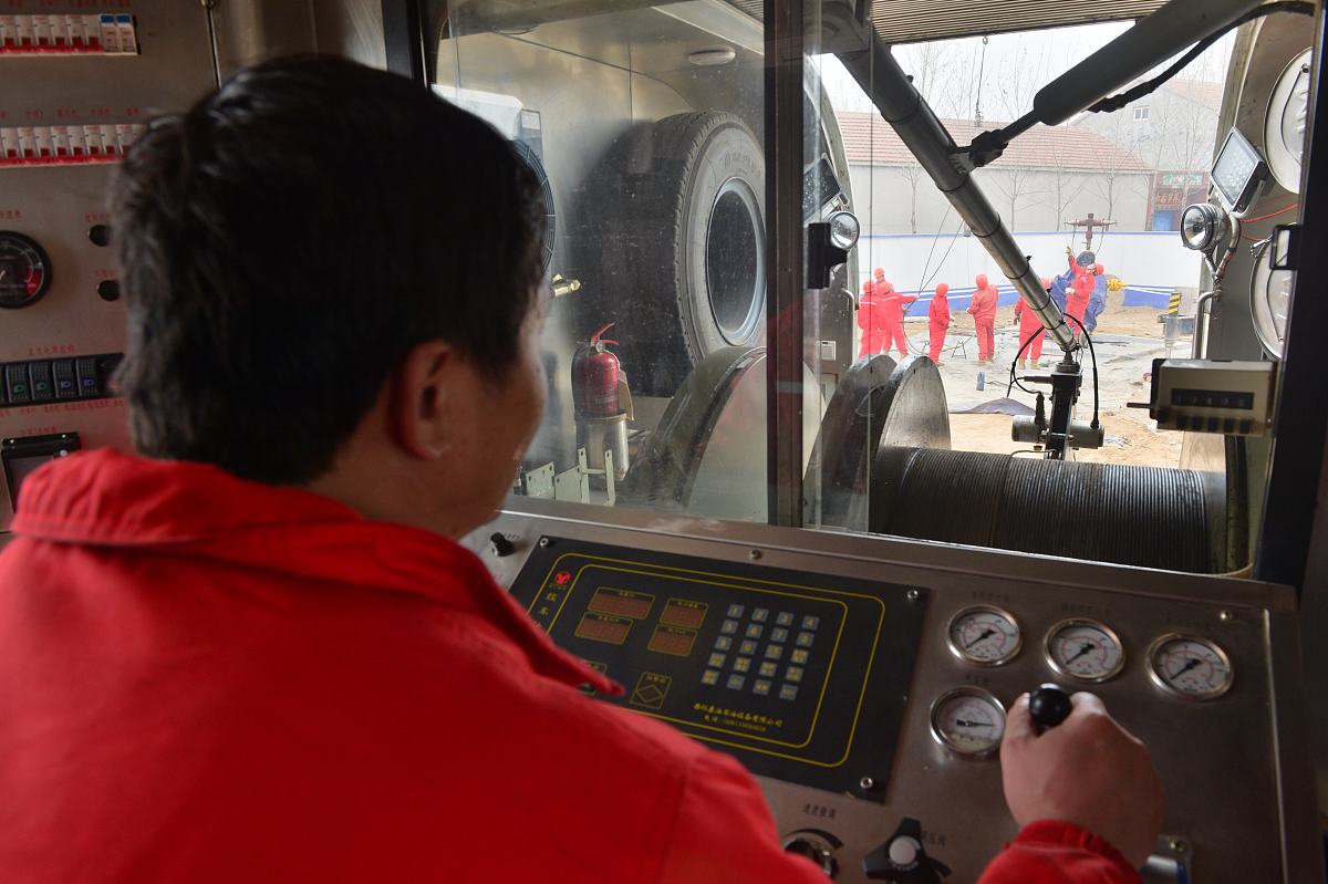 水平井生产测井解释方法研究的意义：提高效率和精度，推动测井技术发展