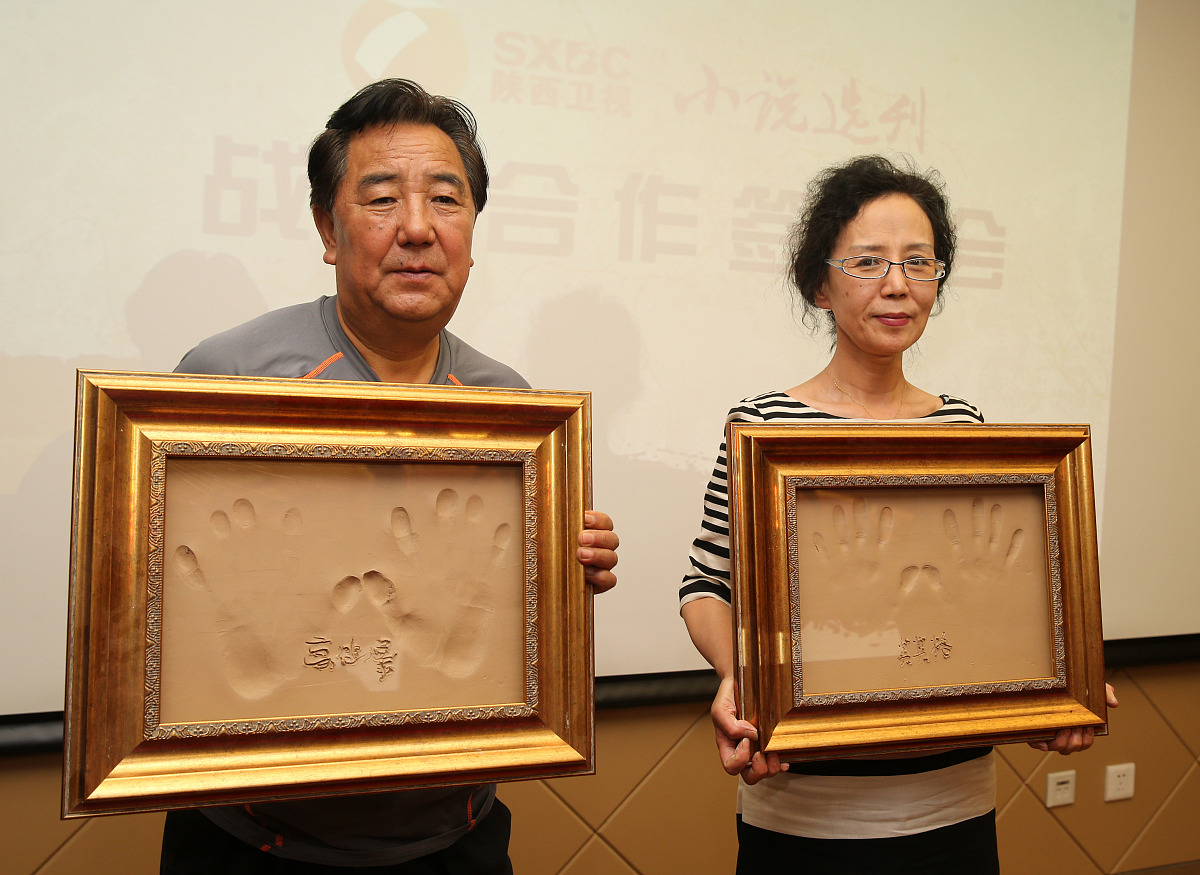 2014年6月5日,陕西,作家高建群亮相陕西卫视与《小说选刊》合作签约仪