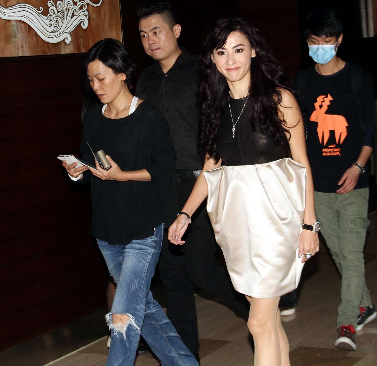 请你以张柏芝领证新欢曾霸占李小冉四年谢贤只能无奈认可!为题写一篇1600字左右的文章