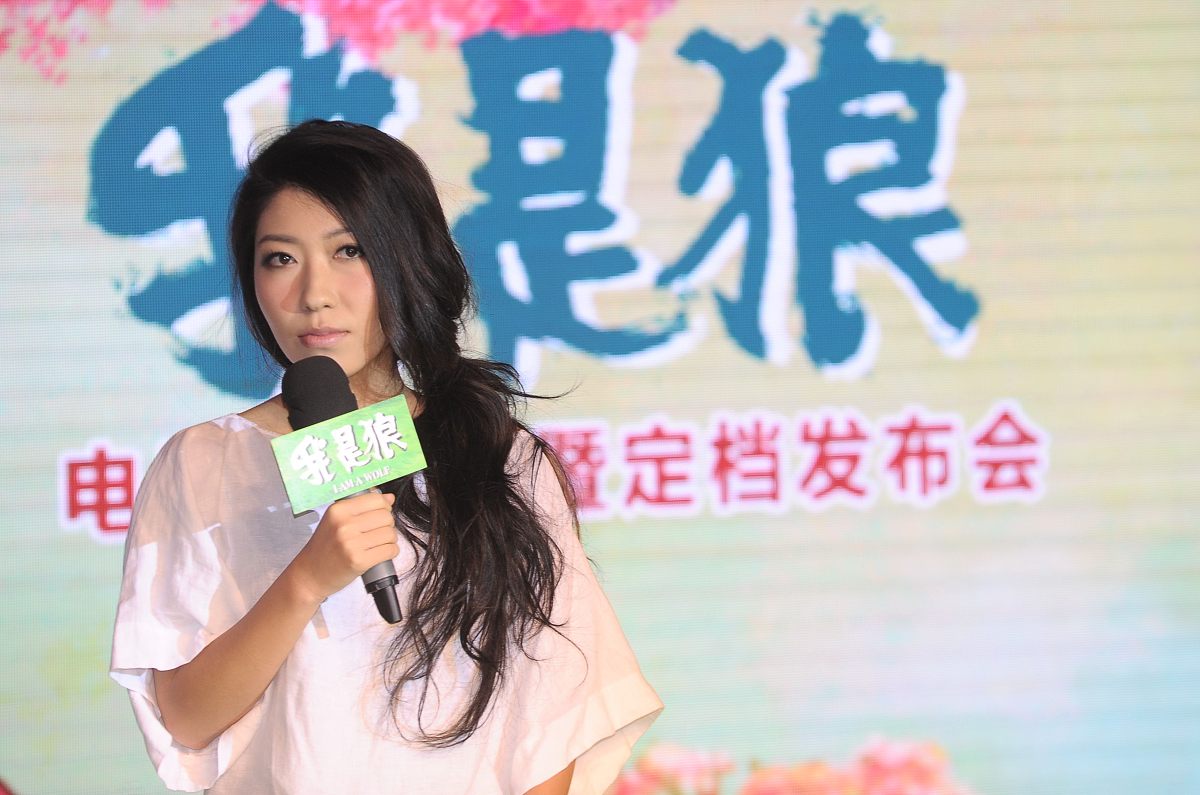 曲婉婷“566个东北家庭的鲜血”言论引争议：她最新的回应引爆舆论风暴