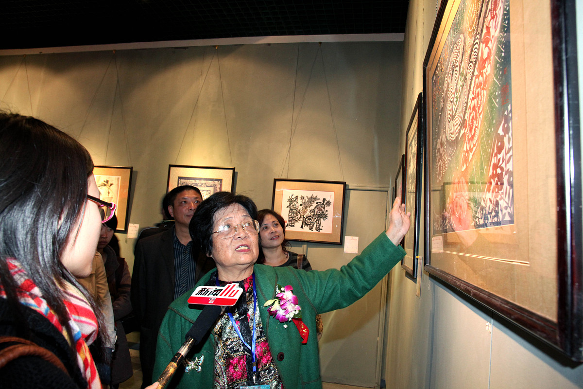 2010年11月28日,福州,"中国福州•海峡文人剪纸邀请展"在福建省