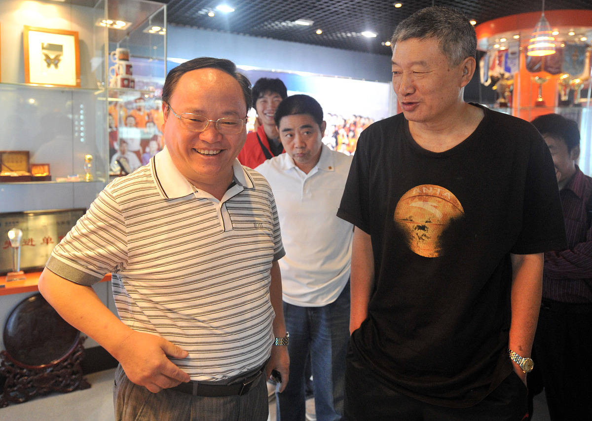 山东黄金男篮总经理叶鹏,鲁能足球俱乐部副总经理韩公政***_***2010年