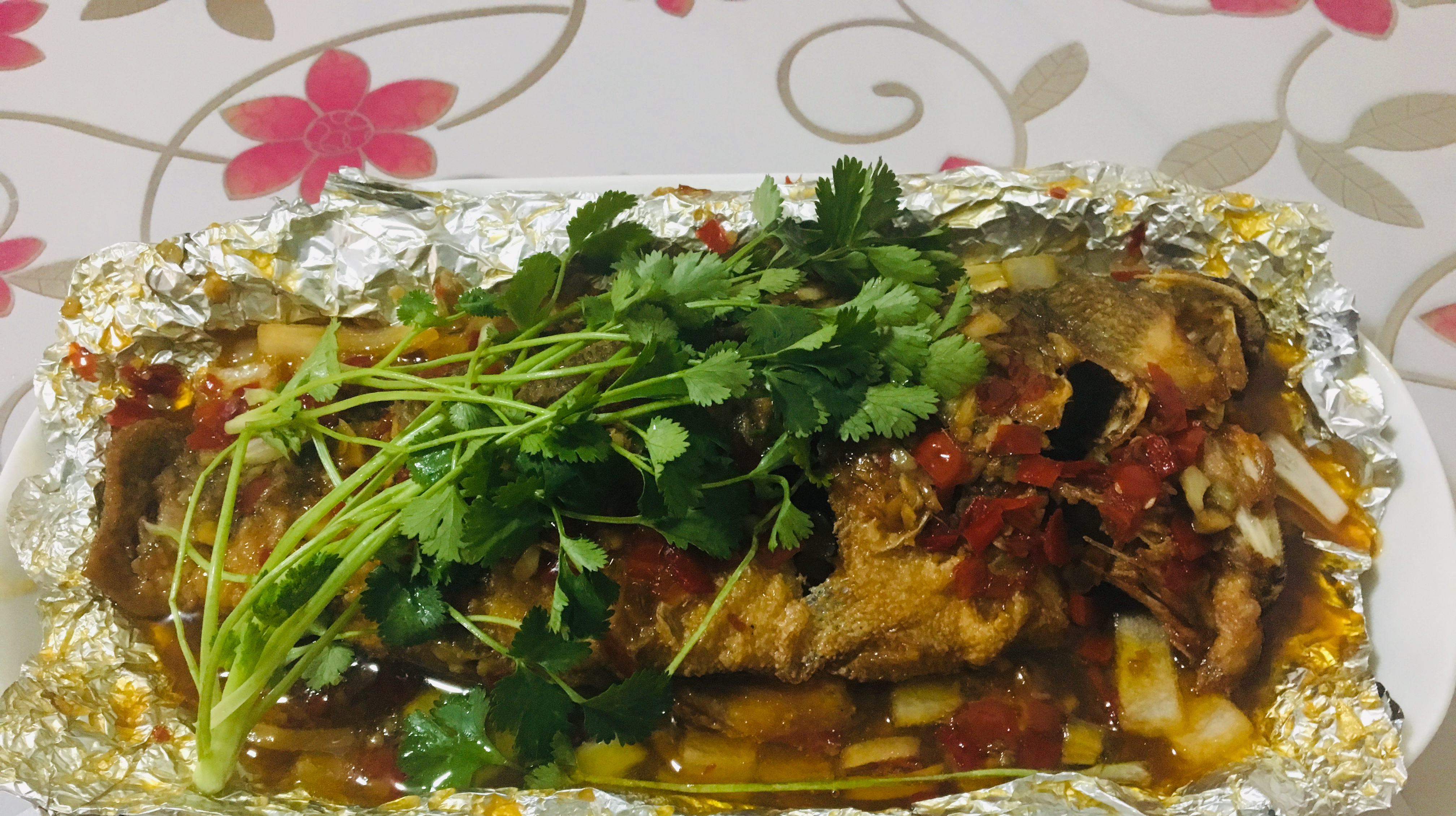 剁椒酱秘制烤鲈鱼,外焦里嫩满屋飘香