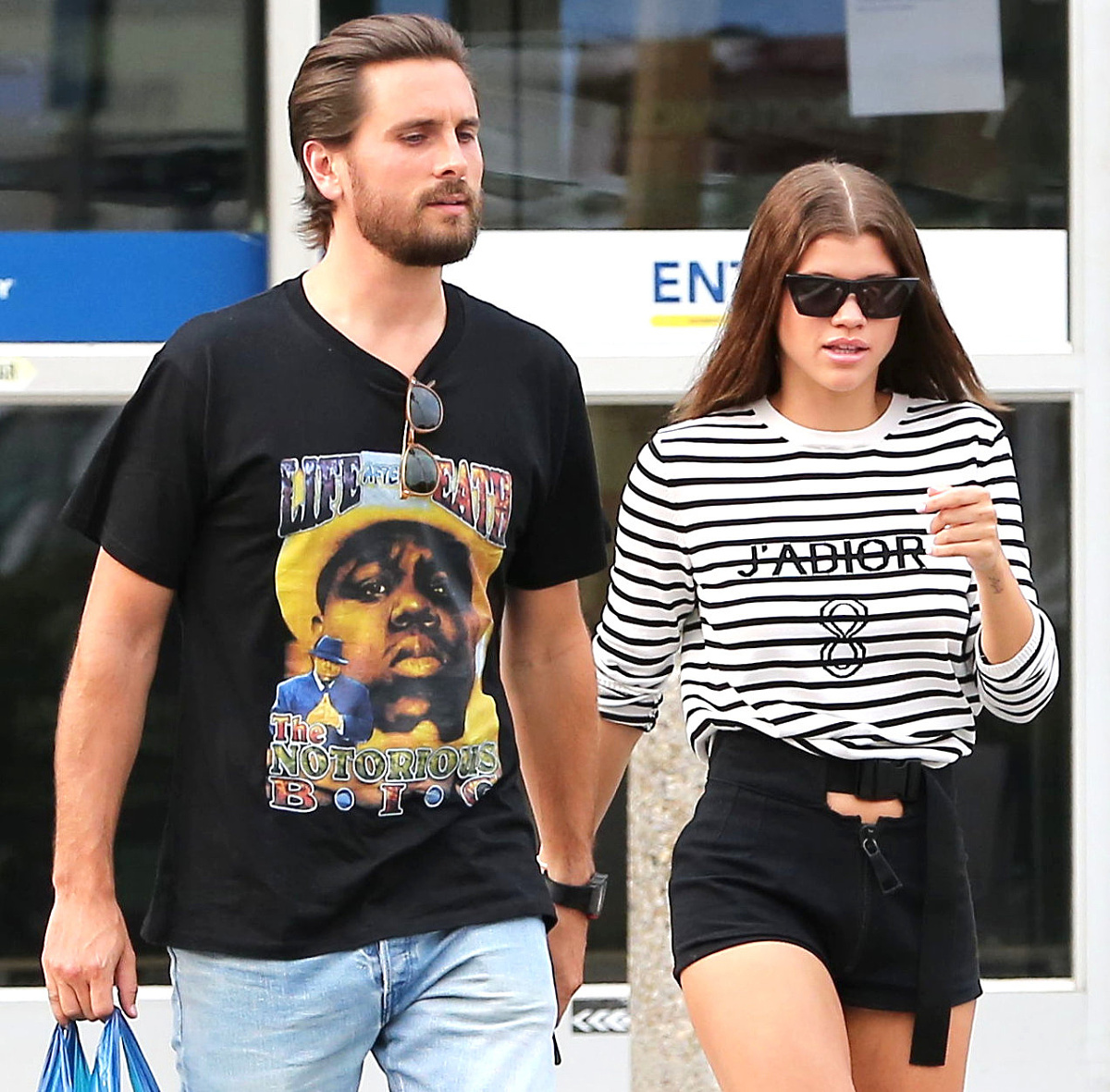 我的女朋友老是觉得安全感不足我该如何恰当地告诉她呢请你帮我想一段话发给她