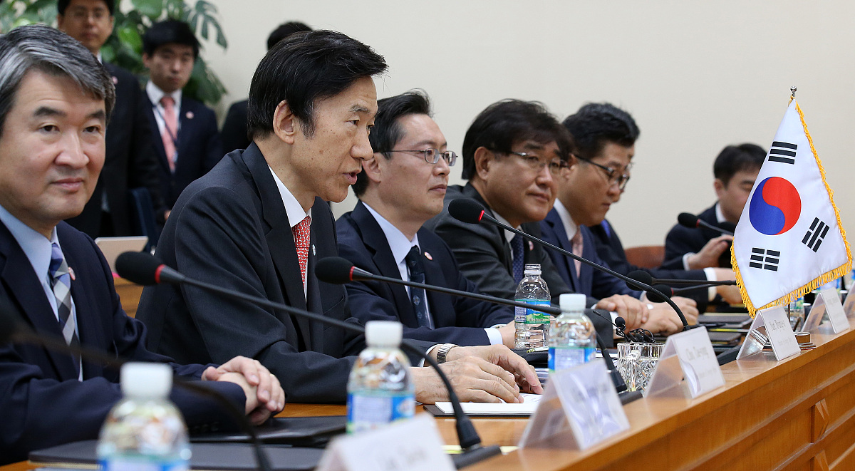 当地时间2015年5月18日,韩国首尔,韩国外长尹炳世会晤到访美国国务卿