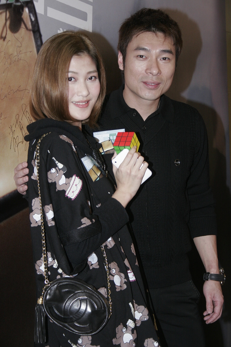 2009年1月19日,香港,许志安首次执导为自己拍自传《魔方宅男》.***_**