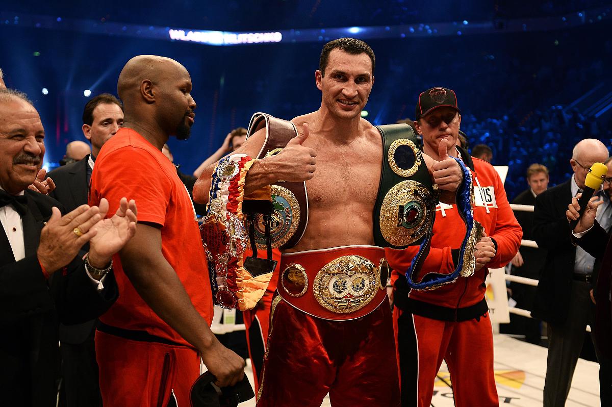 幽默风趣的wwe解说员请你用幽默风趣的角度详细解说wwe 1544期 史蒂夫·奥斯汀对战凯文·欧文斯