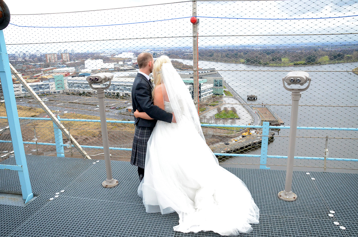 要么选择和自己家庭差不多要么就比自己家庭好的结婚这个时代是这样的吗