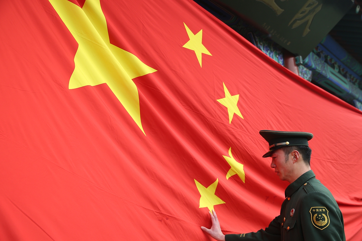 因精力有限和个人发展方向调整，申请退出国旗护卫队