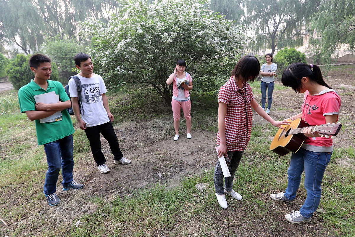 大学班级垃圾清理活动：倡导环保意识，共建美好校园