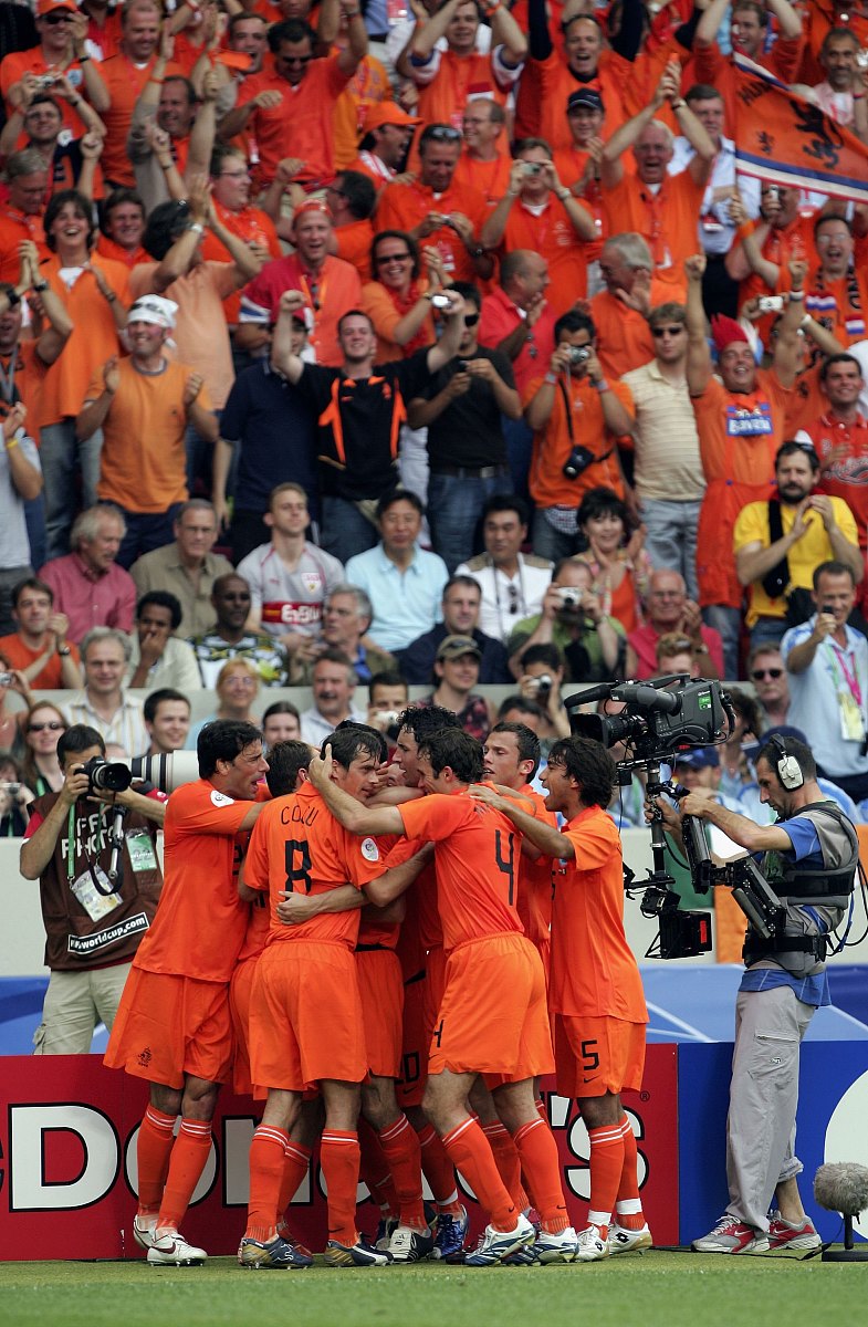 2006年6月16日,世界杯c组,荷兰2-1力克科特迪瓦.荷兰队在庆祝  stuttg