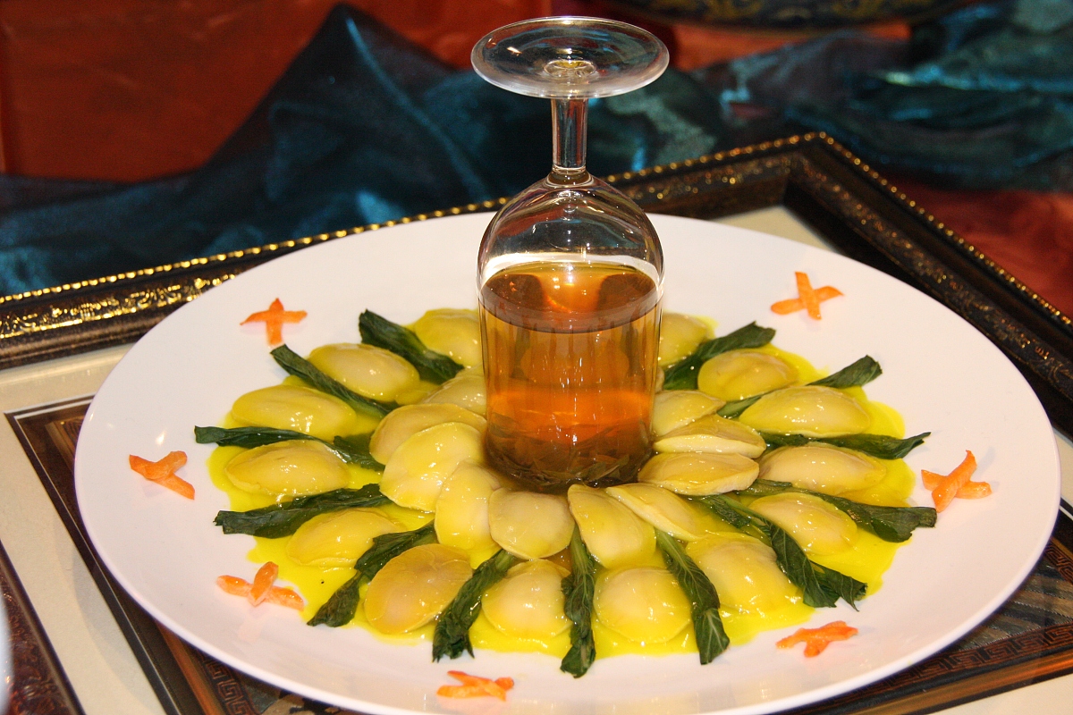 疫情防控期间关于西安市本帮菜餐饮业市场现状中线上销售模式的兴起的具体分析不得少于800字。