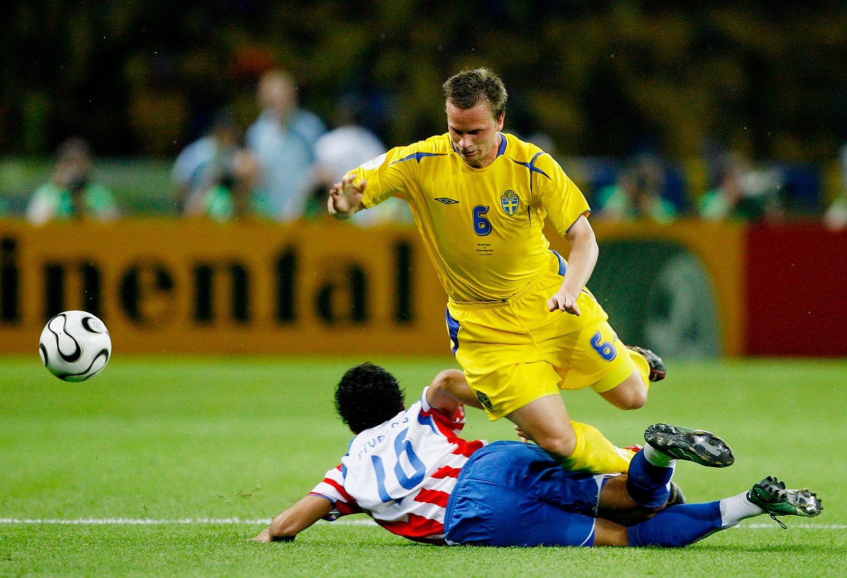 2006年6月15日,世界杯b组,瑞典1-0险胜巴拉圭.永贝里突破防守  berlin