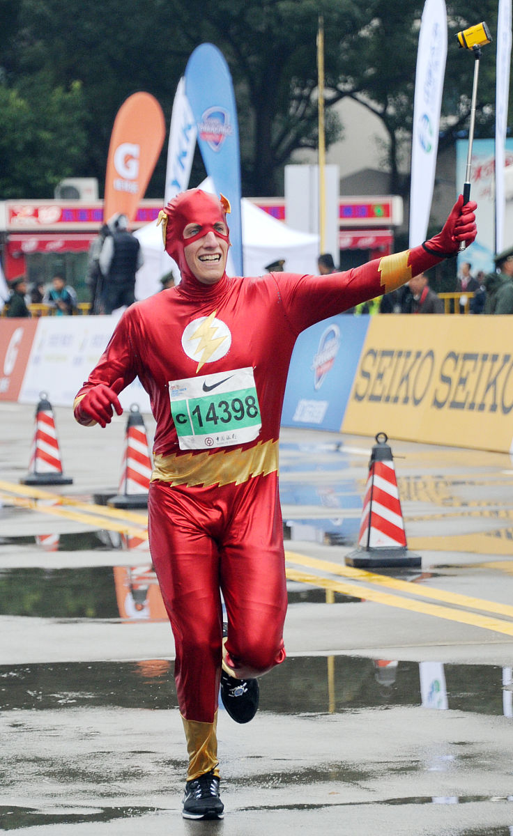 有人总是说再也不跑了却一上场就跑得比兔子还快怎么看待这种行为？