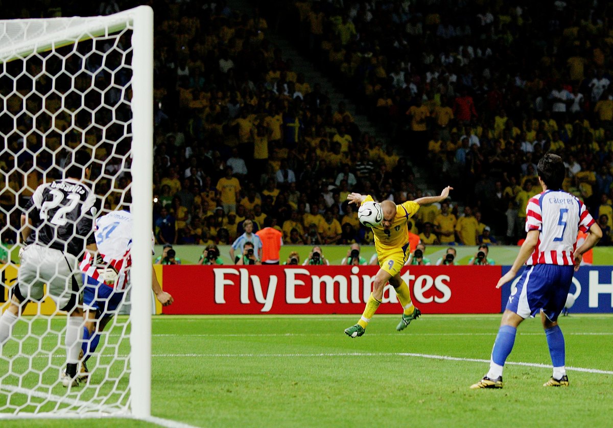 2006年6月15日,世界杯b组,瑞典1-0险胜巴拉圭.永贝里射门瞬间    berl