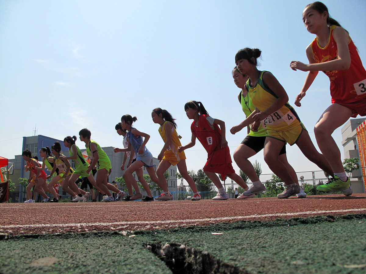 运动会跳高加油稿：男子跳高项目加油助威词