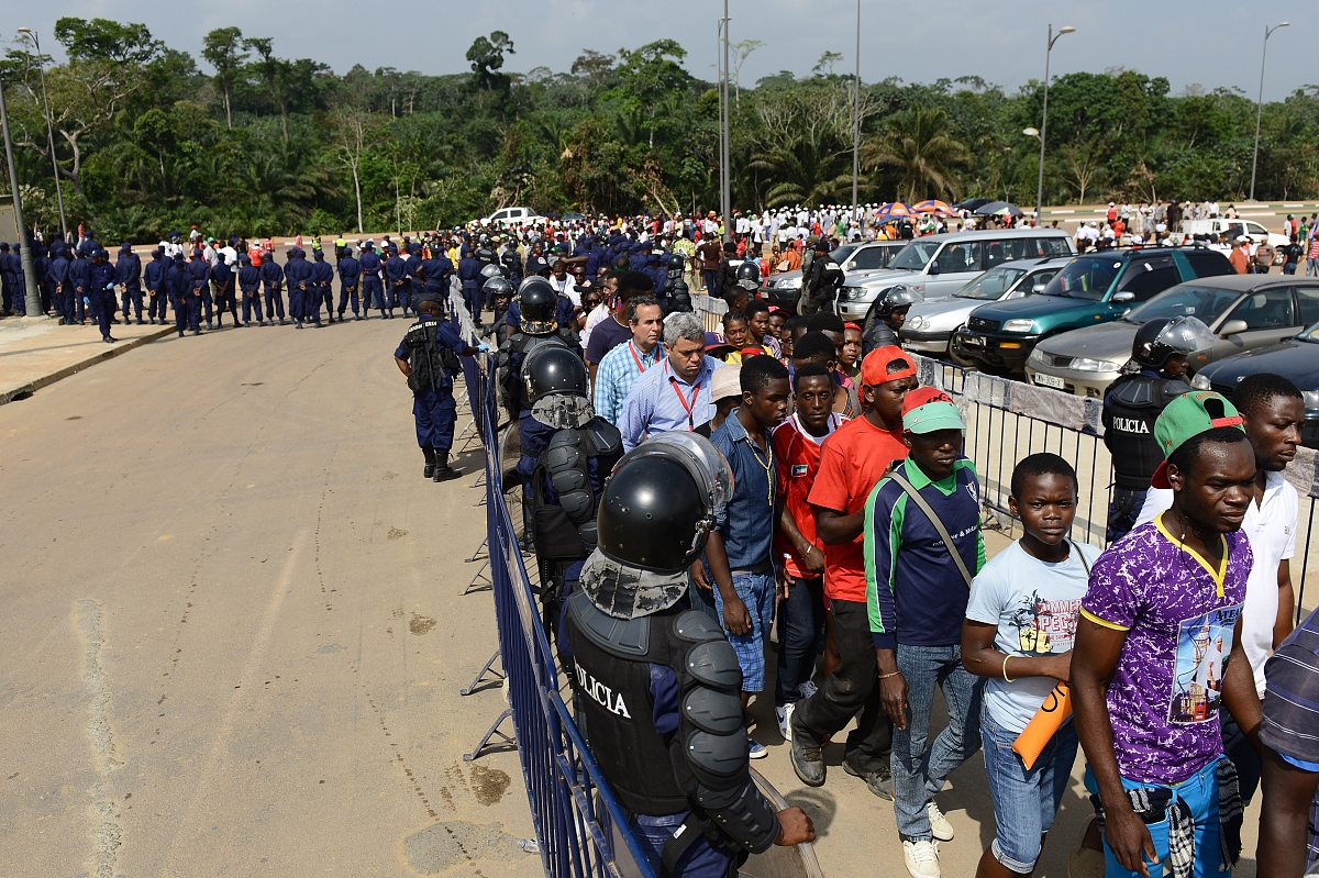 又有4名中国青年疑被骗缅甸失联，现在各种网络平台到处都有缅甸诈骗和贩人的消息，为什么还是会有人愿意前往缅甸？根据这个话题先写一篇1000子文章，再生产10个40字吸引眼球标题