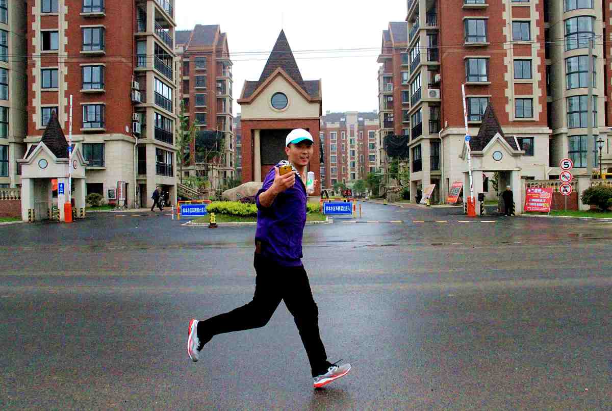 五四青年节演讲比赛主持词串词500字