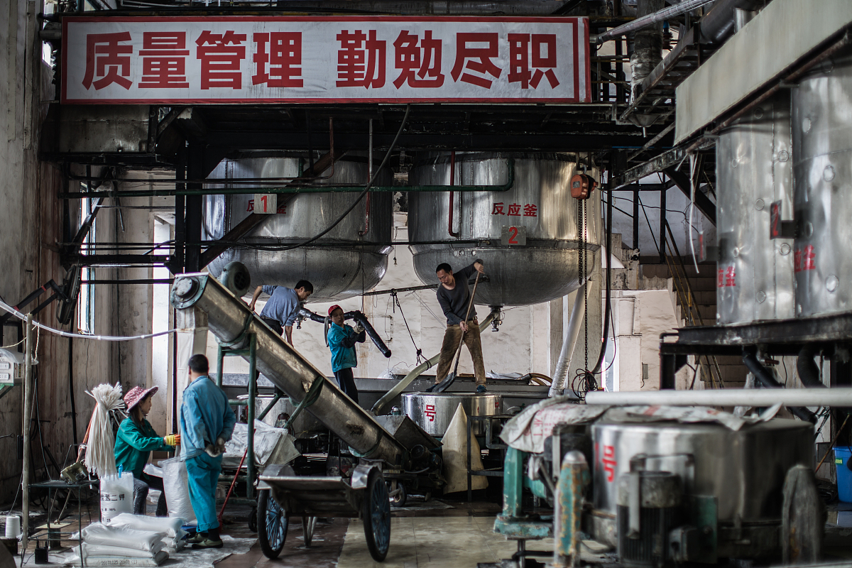 理解这句话:'从家乡的角度来看,你的父亲已经死了。' 理解这句话:'从家乡的角度来看,你的父亲已经死了。'