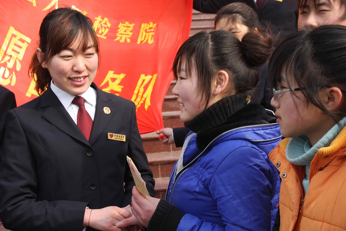 大学助学金申请：家庭困难，学业优秀