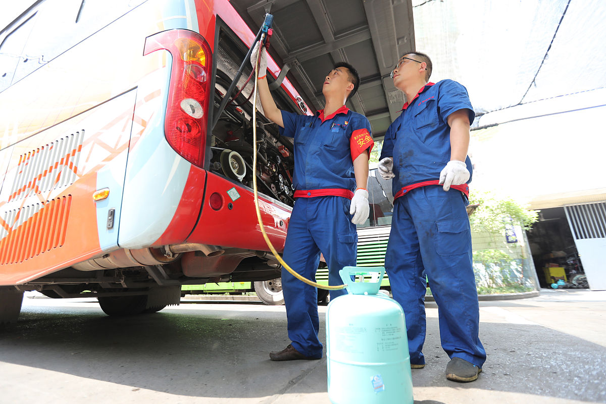 请写一份全球制冷剂回收量和回收制度的综述报告