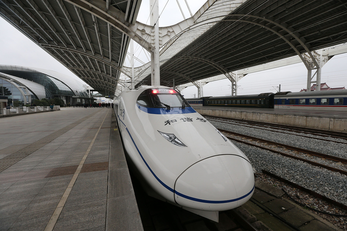 安顺城市服务职业学校和谐号高铁、动车乘务专业好就业吗