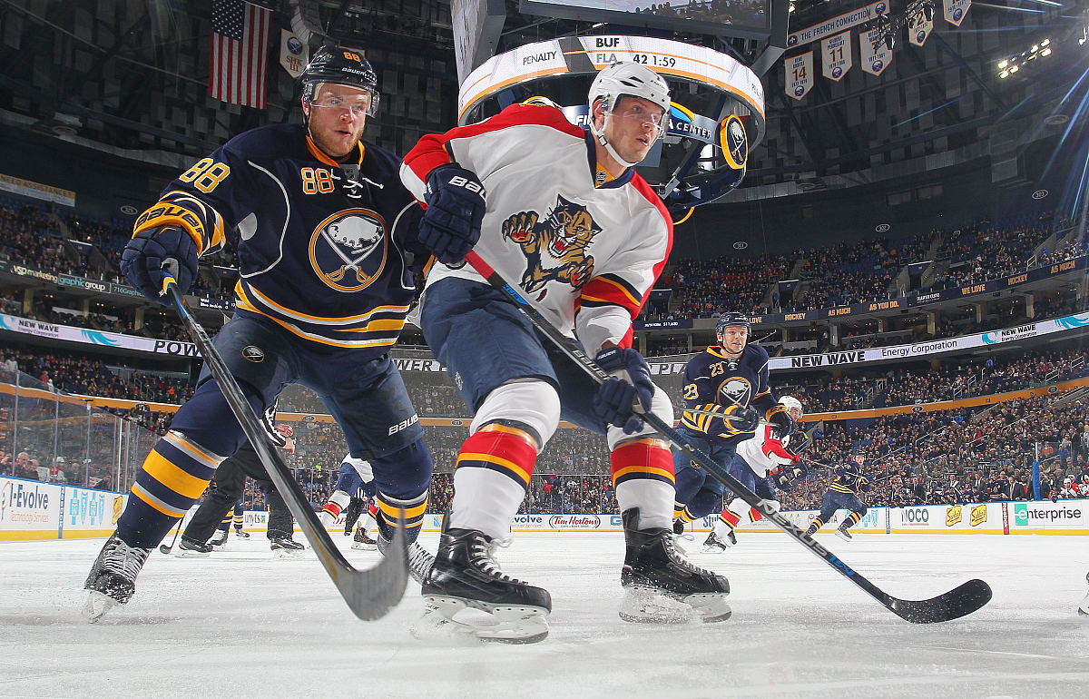 请给出SLR1分析表构建的步骤依据上述步骤分析下列代码的正误并给出结论、指出错误部分和修改后的代码。示例：输入文法：E-E+TTT-TFFF-Ed生成的部分SLR分析表：状态+d#E4 S4 S5 85r6r6 r6 r6 6 S4 S5 7 S4 S5 8S6 S11 9r1S7 r1 r110r3r3 r3 r311r5r5 r5 r5求项目集 public vo