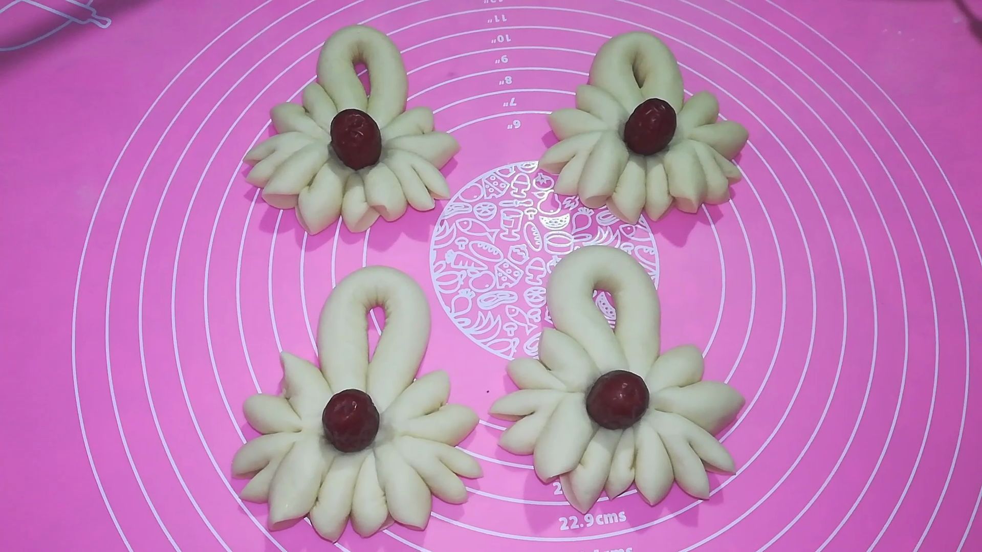 花样馒头的家常做法,这样做出的馒头既好看又好吃,做法还简单