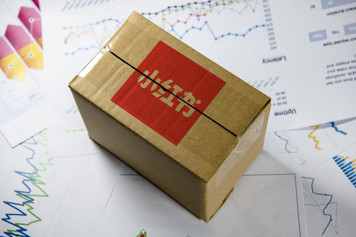 请帮我取十个小红书账号的自媒体名字，需要含有“椰”、“树”、和以“hu”为拼音的汉字，账号的定位是个人成长和经验分享