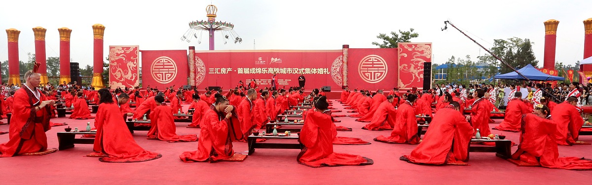 亚运火炬衢州传递：孔子76代嫡长孙点燃激情！