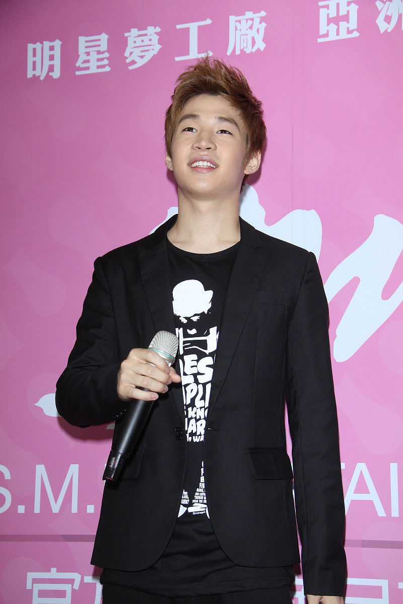 2011年7月8日,台北,"s.m.官方明星商品专门店"开业.super junior-m团