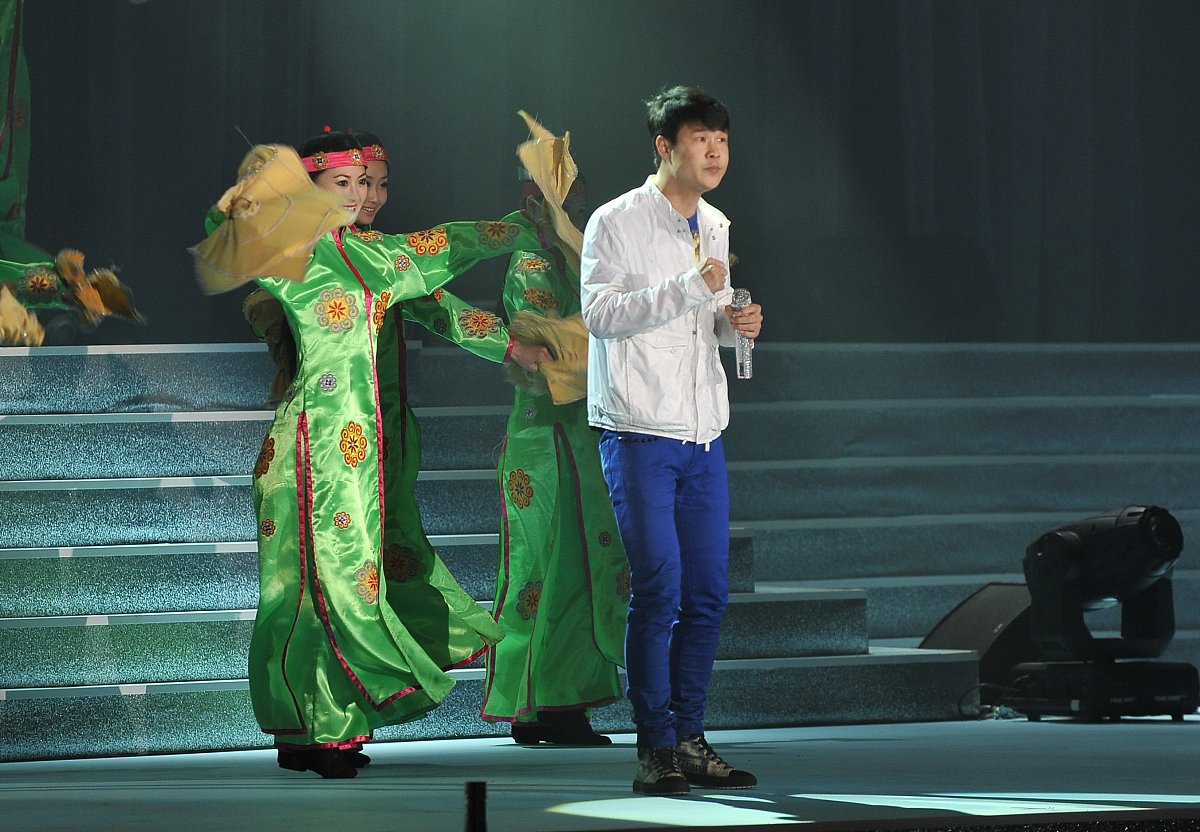 2011年3月1日,北京,华鼎奖电影颁奖典礼在北京五棵松体育馆举行.***_*