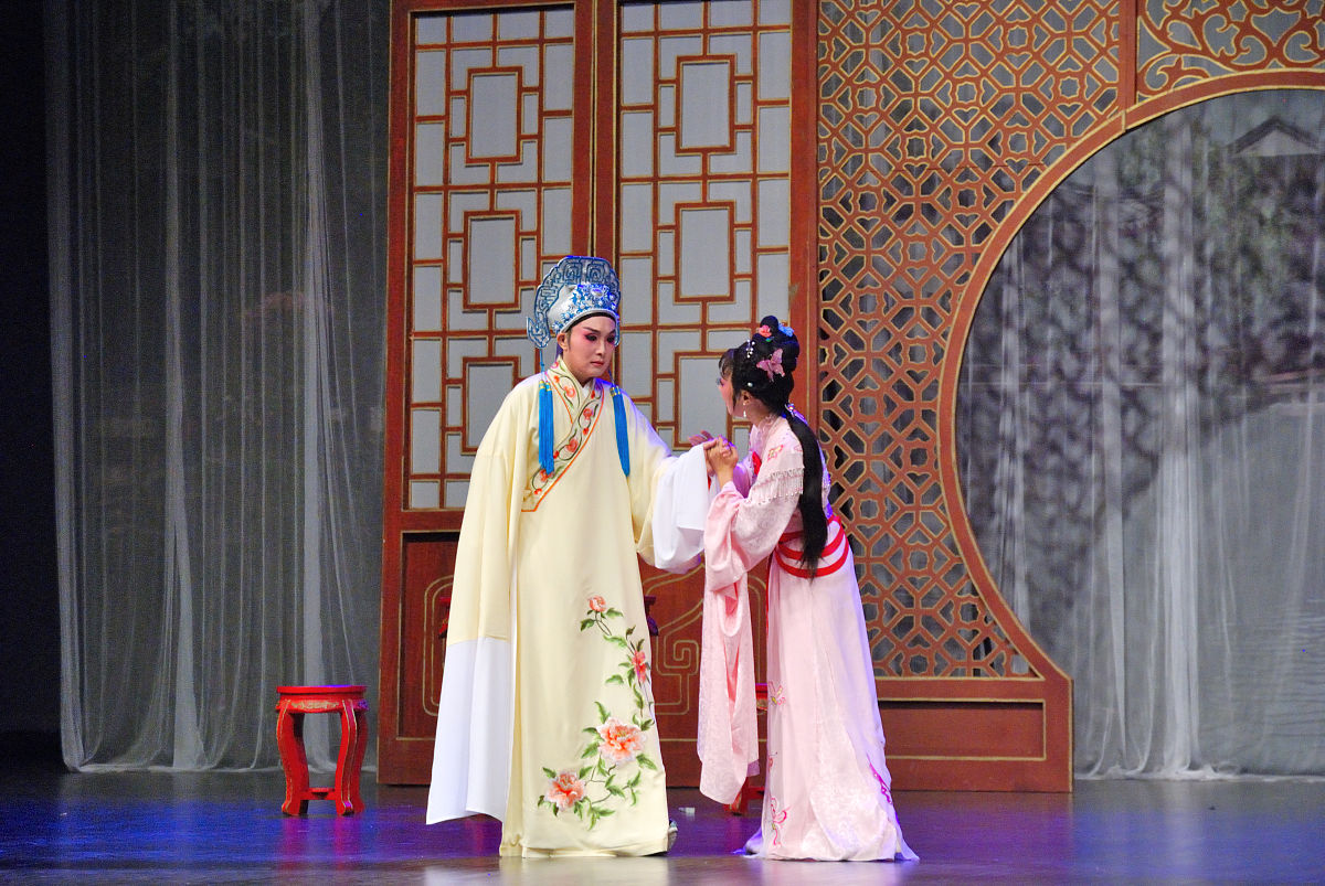 梁山伯与祝英台：凄美爱情故事，感人至深