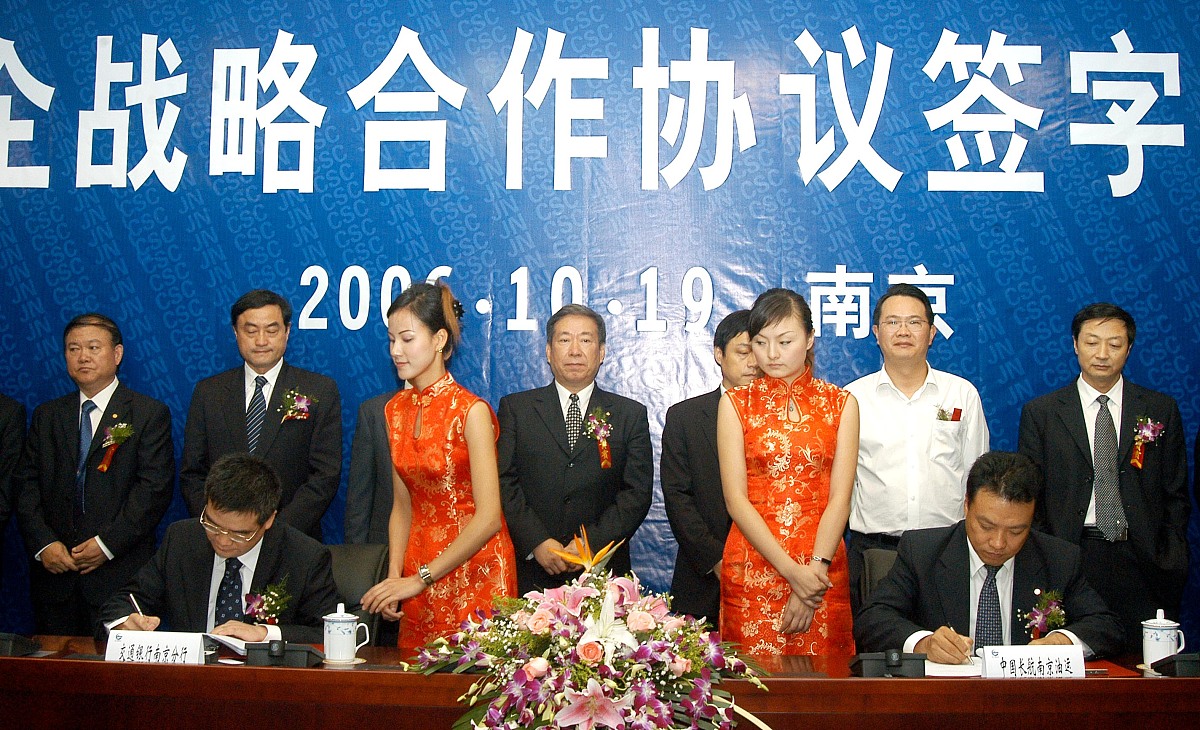 帮我拟一份与甲方公司合作分成的合同