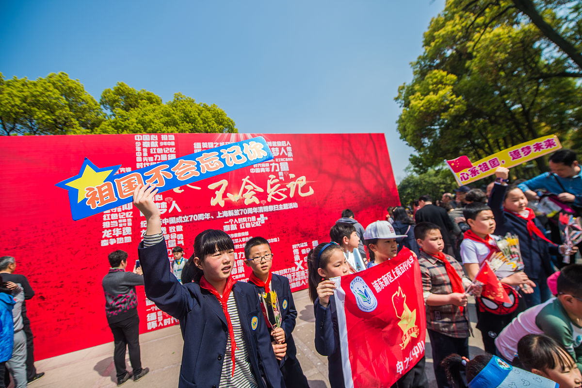 做和平时代的英雄 写一篇300字小学作文