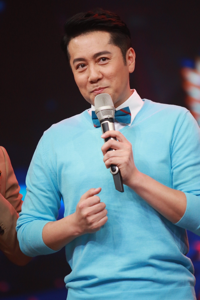 当一个喜欢的暗恋的可爱的女孩跟你说：介么嚣张面对执法人员你都敢挑衅。该如何进行幽默的回复？