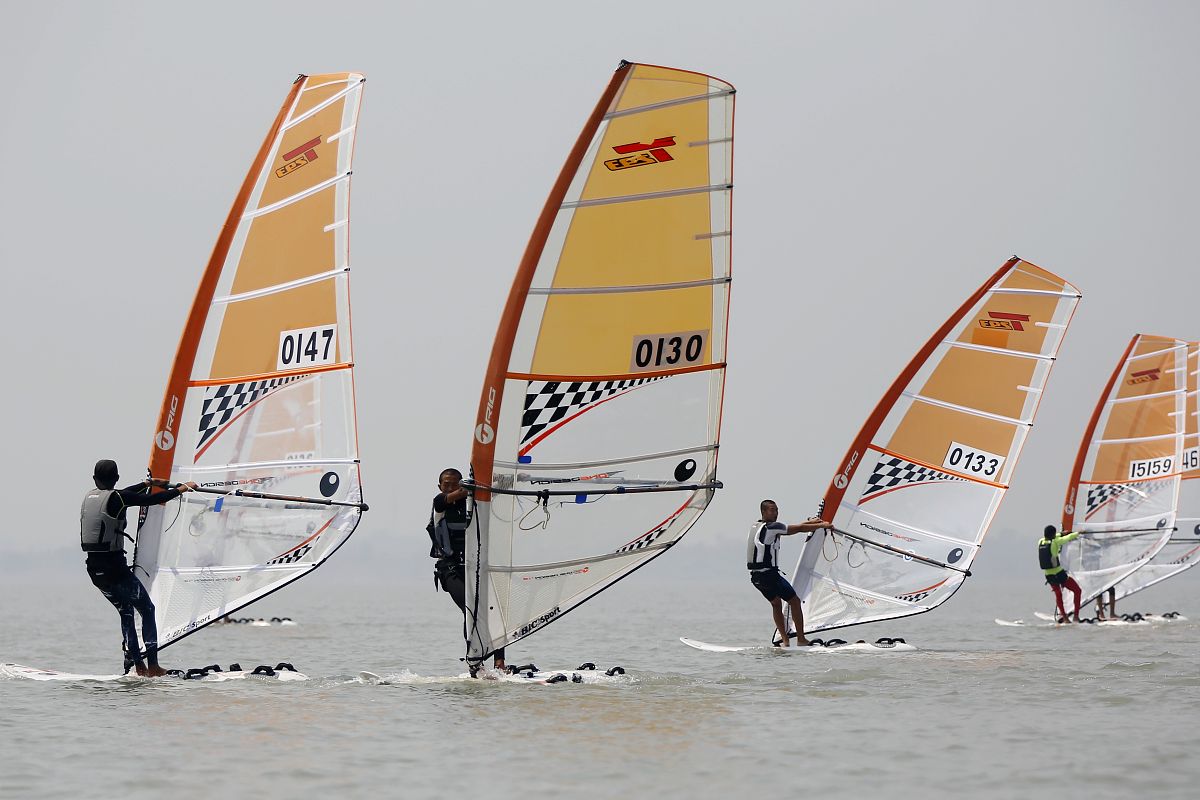 对于帆船参赛准备项目的团队人员有什么激励的方法