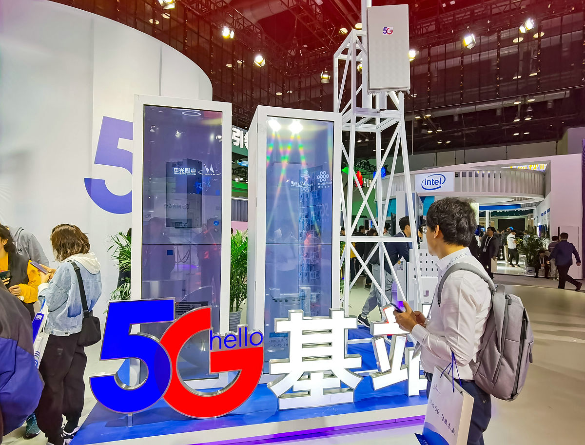 请提供一份中国电信21G频段或35G频段5G覆盖方案的典型案例对比分析从实用性、合理性、经济性三个维度去编写。要求字数不少于2000字