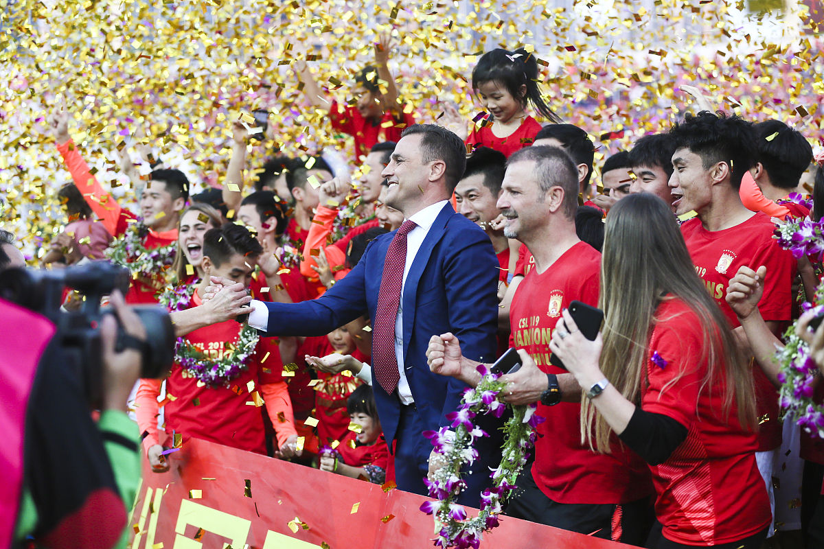2019年12月1日,广东广州,2019中超第30轮,恒大淘宝3-0申花,赛后恒大众