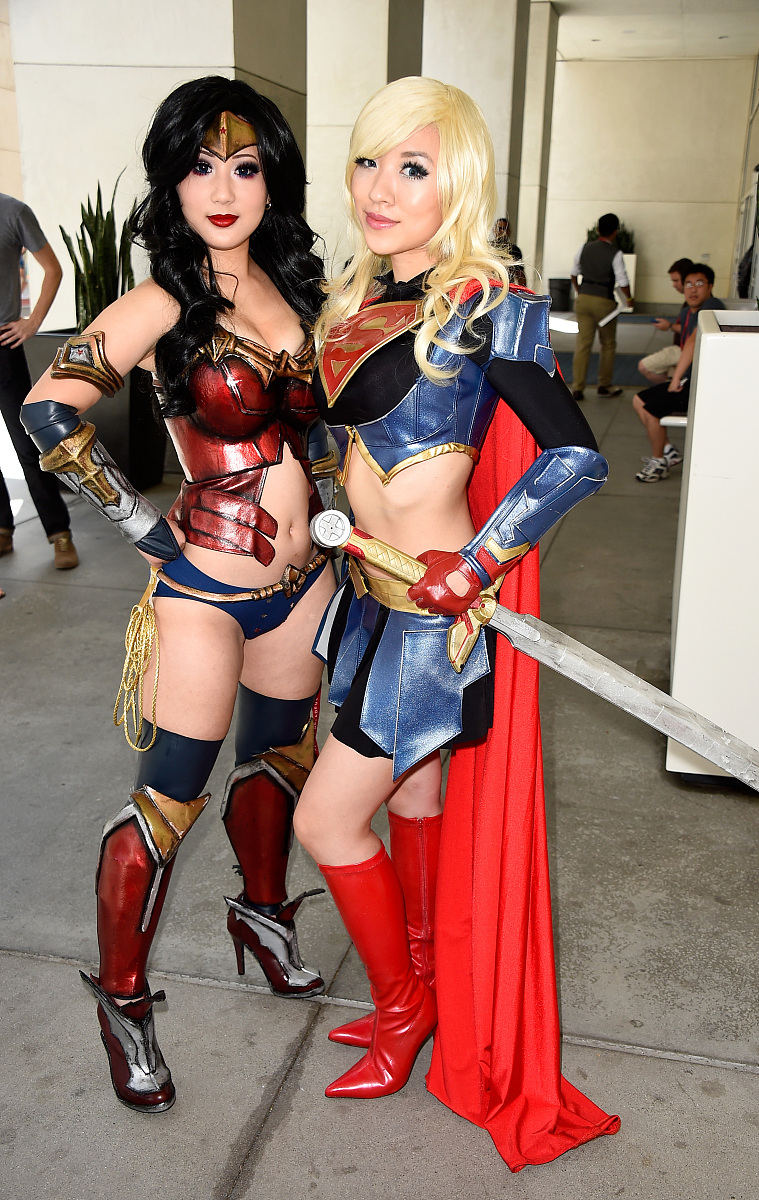 Wonder Woman Cosplay at Fan-X Comic Convention: Sabrina Wins First Place