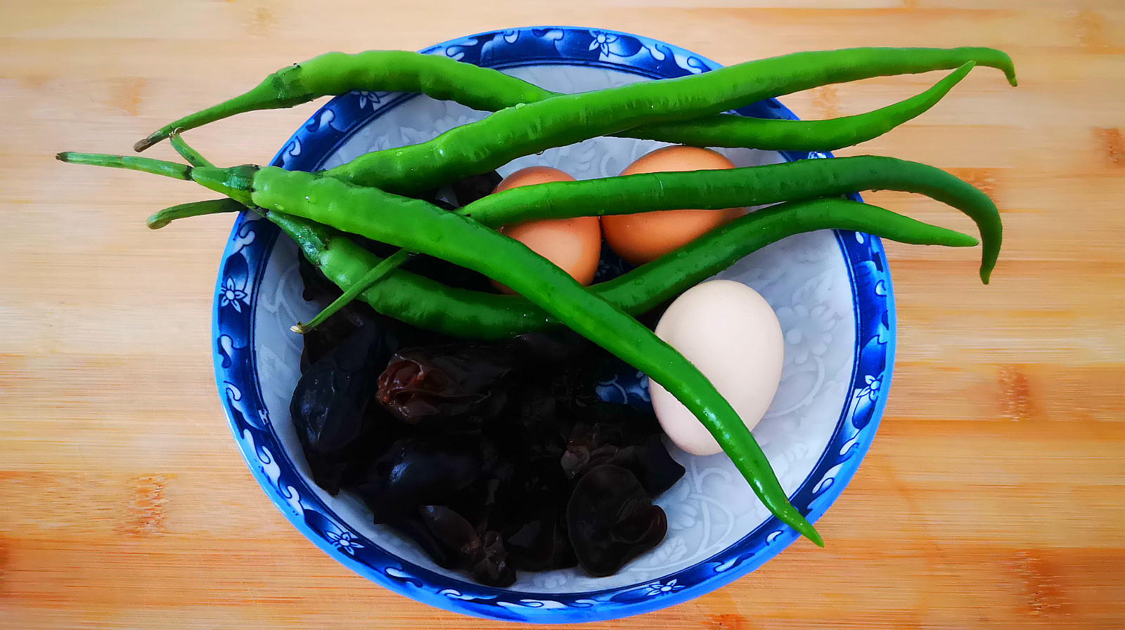 大厨教的线椒炒鸡蛋就是棒,鸡蛋线椒完美融合,拿肉都不换!